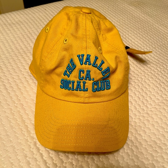 urban Outfitters baseball cap - Picture 1 of 3